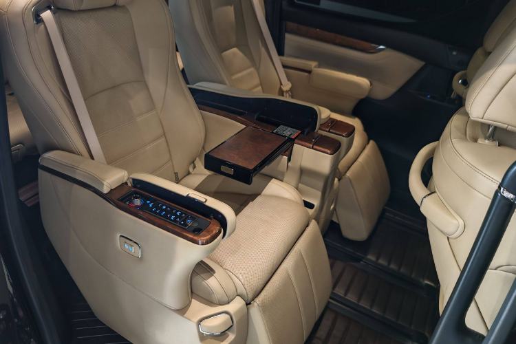 Used Toyota Alphard 2015 3.5L Prestige Edition Interior 7