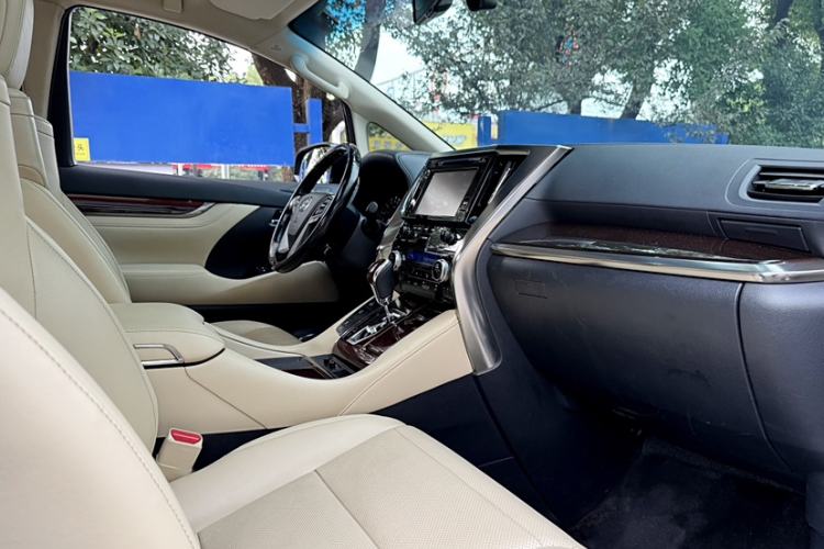 Used Toyota Alphard 2015 3.5L Luxury Edition Interior 8