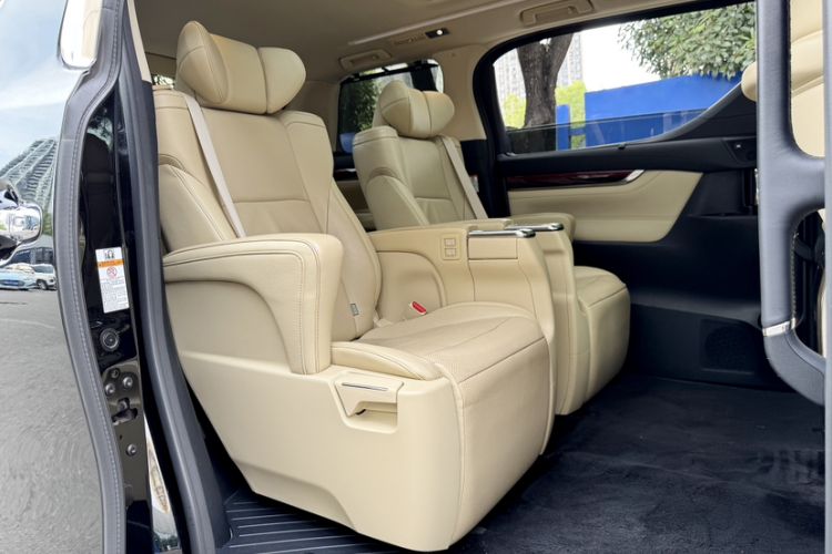 Used Toyota Alphard 2015 3.5L Luxury Edition Interior 9