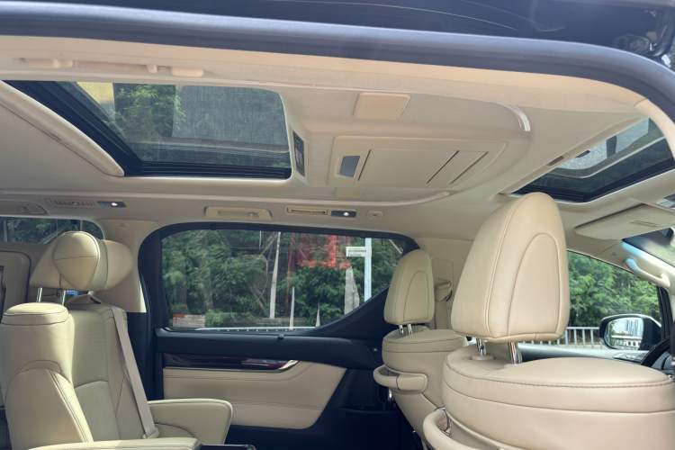 Used Toyota Alphard 2015 3.5L Luxury Edition Interior 9