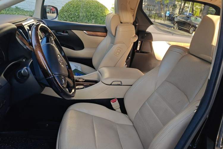 Used Toyota Alphard 2015 3.5L Prestige Edition Left Front Seat