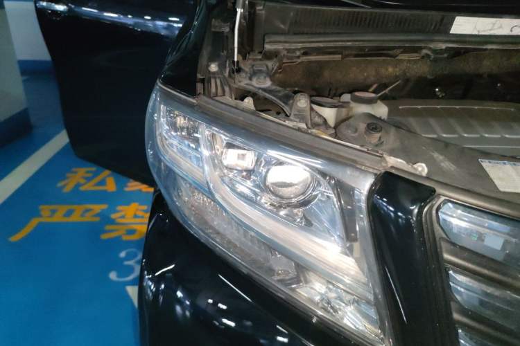 Used Toyota Alphard 2015 3.5L Luxury Edition Right Front Headlight