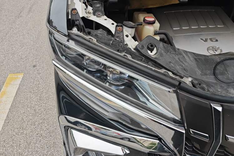 Used Toyota Alphard 2015 3.5L Luxury Edition Right Front Headlight