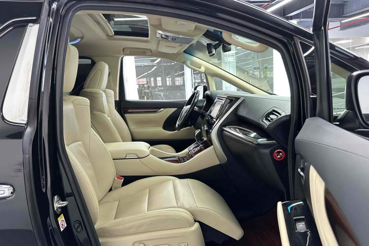 Used Toyota Alphard 2015 3.5L Luxury Edition Right Front Seat