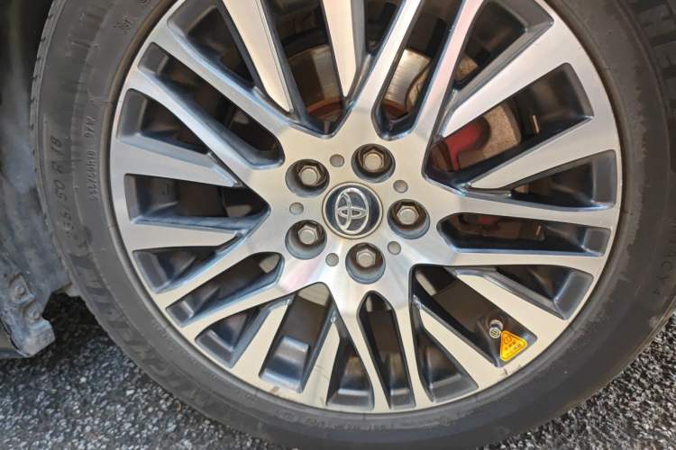 Used Toyota Alphard 2015 3.5L Luxury Edition Right Front Wheel Hub