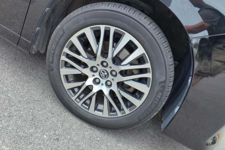 Used Toyota Alphard 2015 3.5L Prestige Edition Right Front Wheel Hub