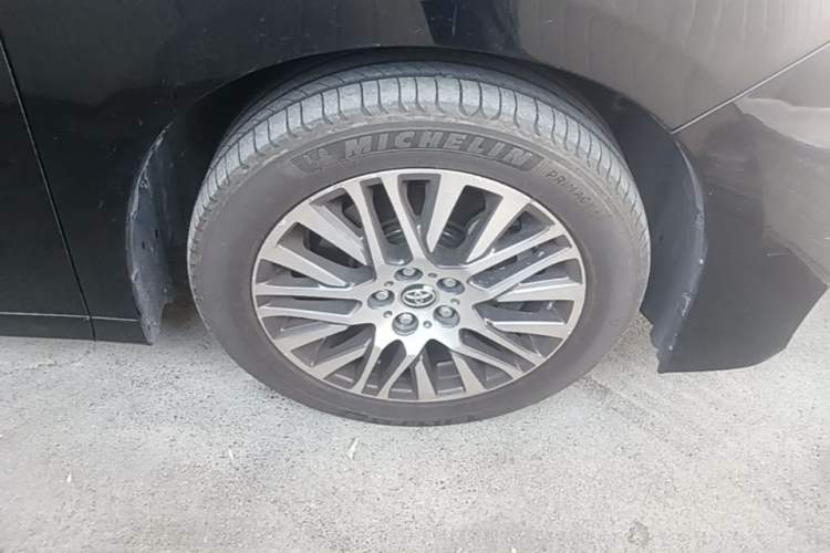 Used Toyota Alphard 2015 3.5L Prestige Edition Right Front Wheel Hub