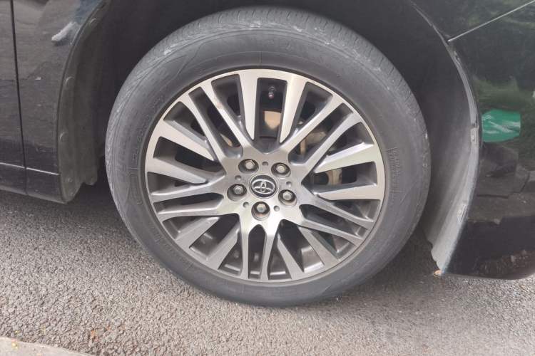 Used Toyota Alphard 2015 3.5L Prestige Edition Right Front Wheel Hub