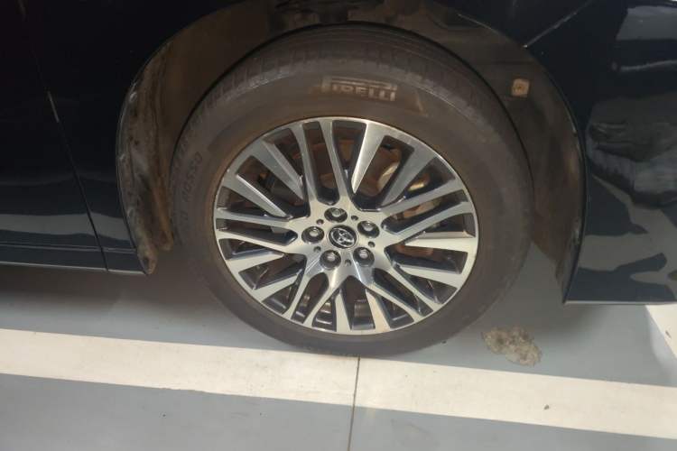 Used Toyota Alphard 2015 3.5L Luxury Edition Right Front Wheel Hub