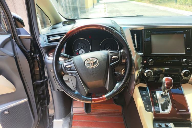 Used Toyota Alphard 2015 3.5L Luxury Edition Steering Wheel