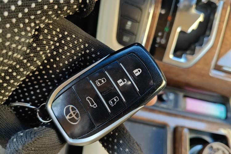 Used Toyota Alphard 2015 3.5L Prestige Edition Vehicle Key