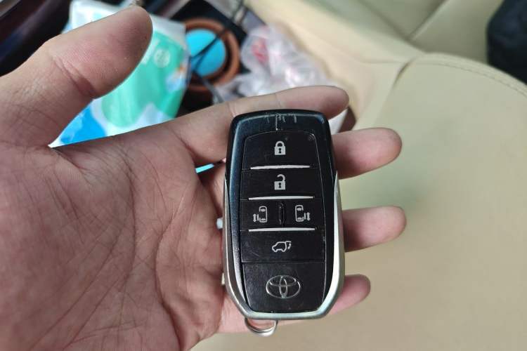 Used Toyota Alphard 2015 3.5L Luxury Edition Vehicle Key