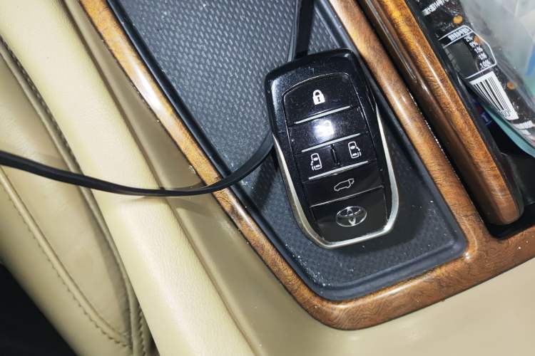 Used Toyota Alphard 2015 3.5L Prestige Edition Vehicle Key