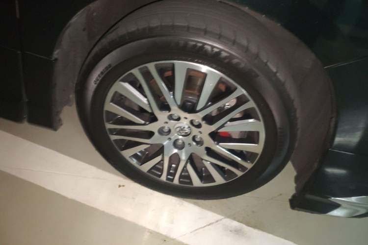 Used Toyota Alphard 2015 3.5L Prestige Edition Right Front Wheel Hub