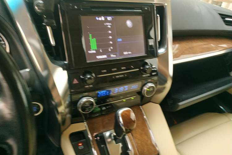Used Toyota Alphard 2015 3.5L Prestige Edition Audio And AC Panel