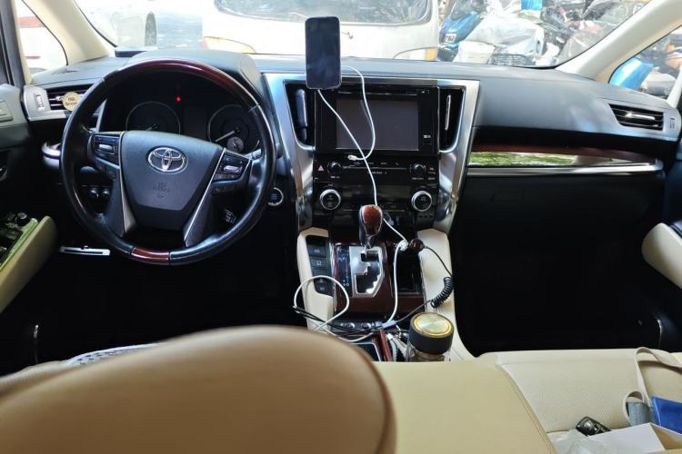 Used Toyota Alphard 2015 3.5L Luxury Edition Center Console