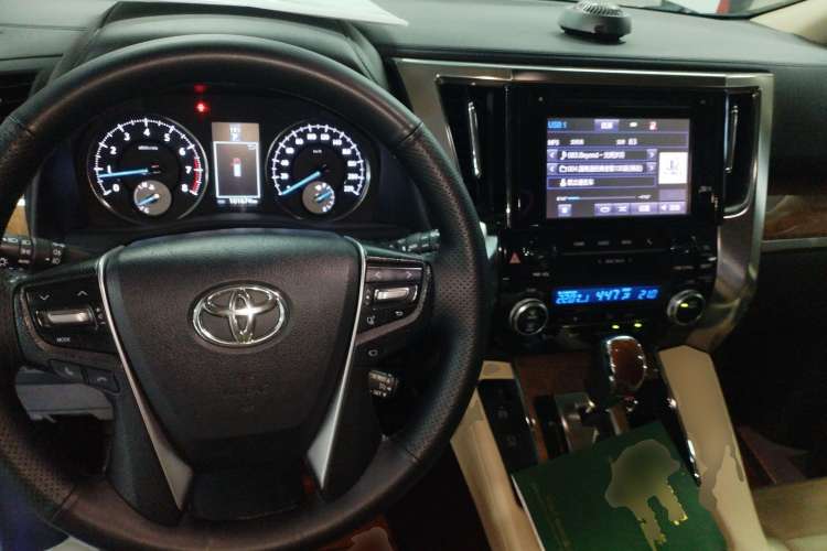 Used Toyota Alphard 2015 3.5L Luxury Edition Center Console