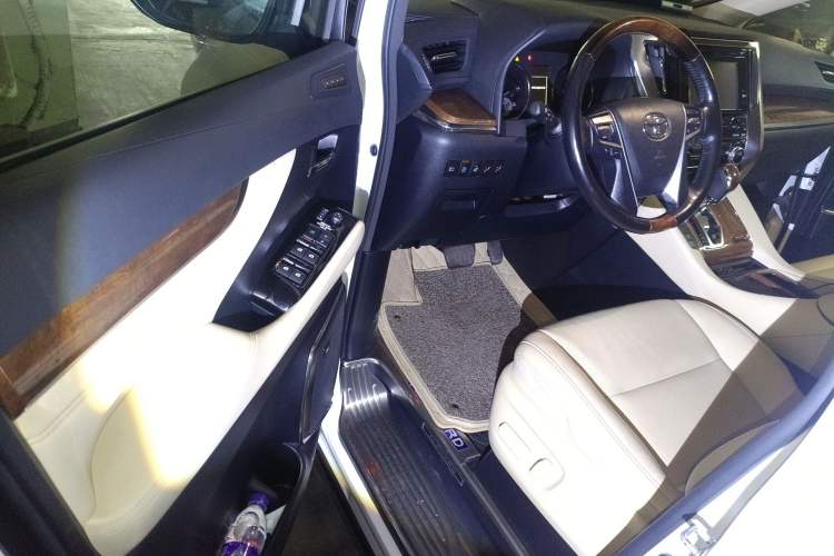 Used Toyota Alphard 2015 3.5L Prestige Edition Driver Seat