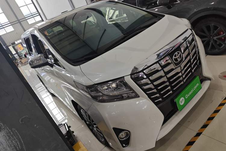 Used Toyota Alphard 2015 3.5L Luxury Edition Front Right 45 Deg