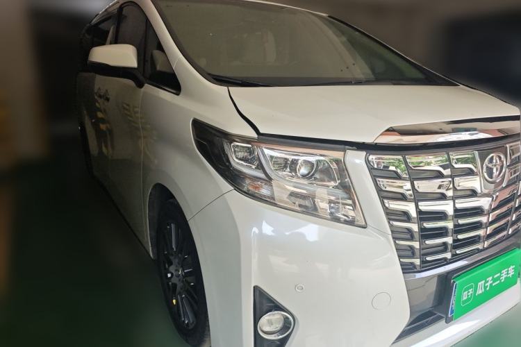 Used Toyota Alphard 2015 3.5L Luxury Edition Front Right 45 Deg