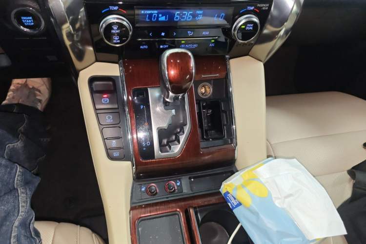 Used Toyota Alphard 2015 3.5L Luxury Edition Gear Lever