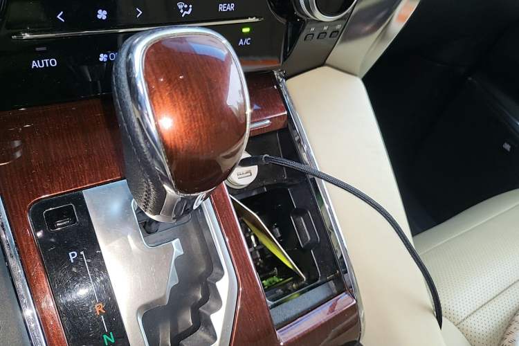 Used Toyota Alphard 2015 3.5L Luxury Edition Gear Lever