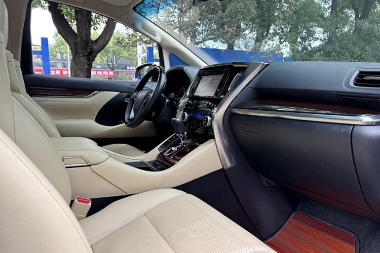Used Toyota Alphard 2015 3.5L Luxury Edition Interior 10