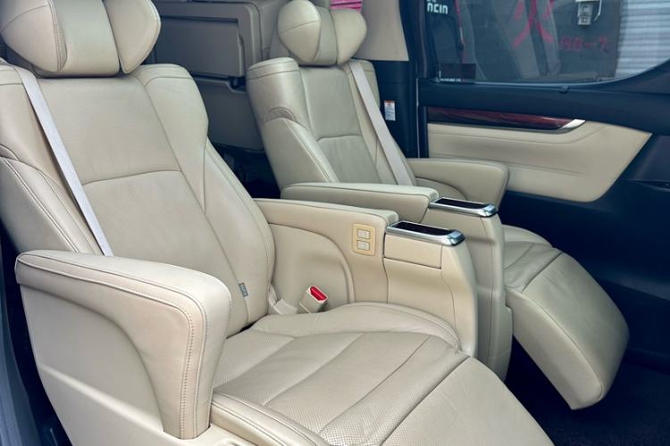 Used Toyota Alphard 2015 3.5L Luxury Edition Interior 10
