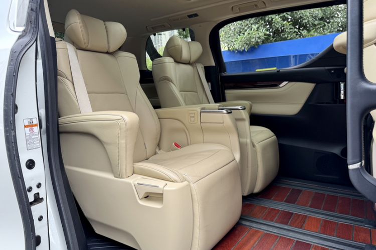 Used Toyota Alphard 2015 3.5L Luxury Edition Interior 11