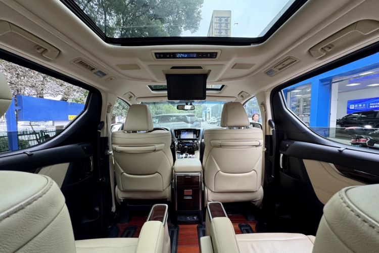 Used Toyota Alphard 2015 3.5L Luxury Edition Interior 12