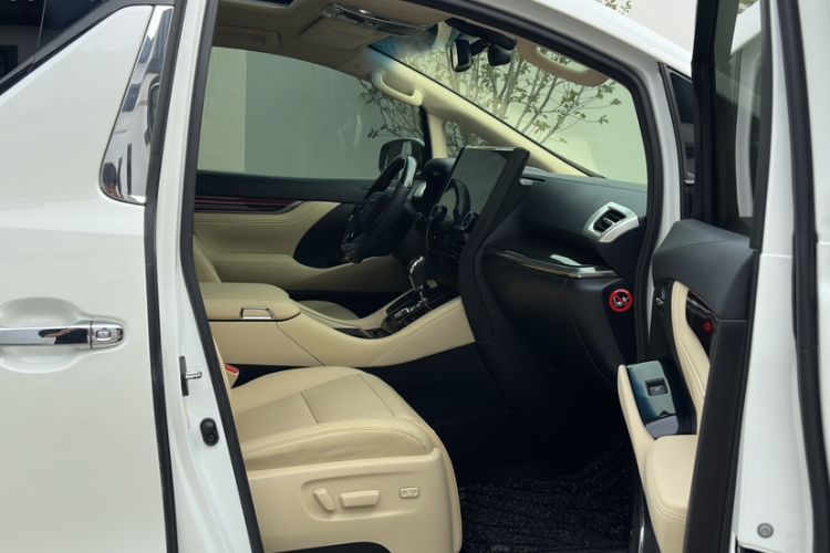 Used Toyota Alphard 2015 3.5L Luxury Edition Interior 12