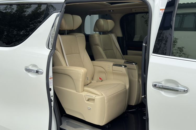 Used Toyota Alphard 2015 3.5L Luxury Edition Interior 13