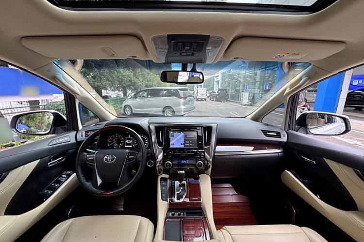 Used Toyota Alphard 2015 3.5L Luxury Edition Interior 2