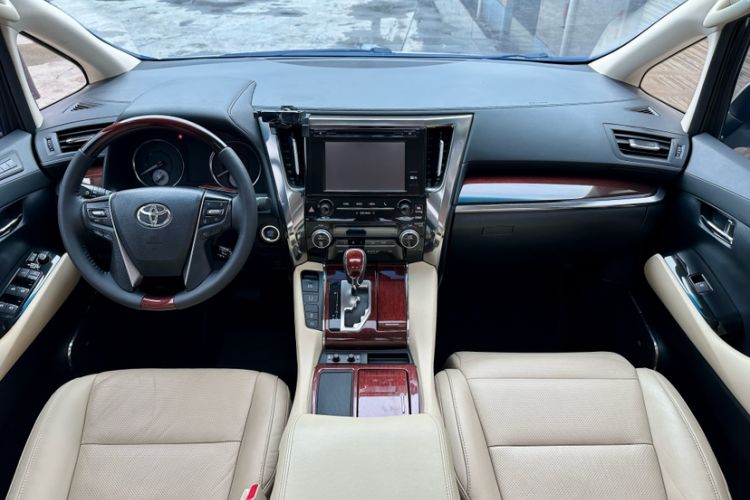 Used Toyota Alphard 2015 3.5L Luxury Edition Interior 2