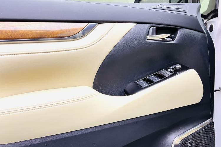 Used Toyota Alphard 2015 3.5L Prestige Edition Interior 2