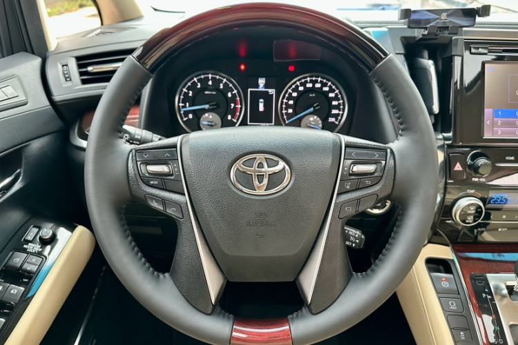 Used Toyota Alphard 2015 3.5L Luxury Edition Interior 3