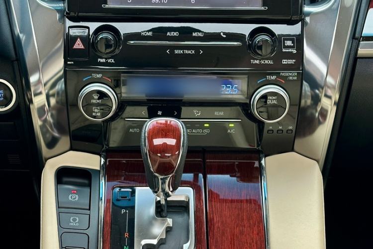 Used Toyota Alphard 2015 3.5L Luxury Edition Interior 4