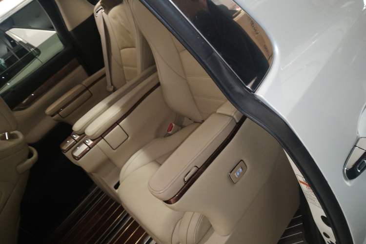 Used Toyota Alphard 2015 3.5L Prestige Edition Interior 4