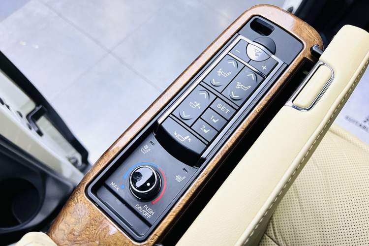 Used Toyota Alphard 2015 3.5L Prestige Edition Interior 4