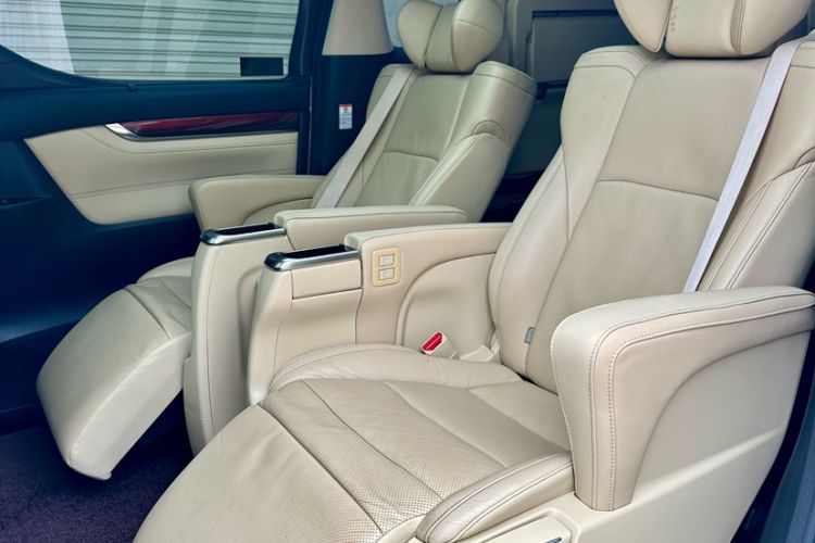 Used Toyota Alphard 2015 3.5L Luxury Edition Interior 6