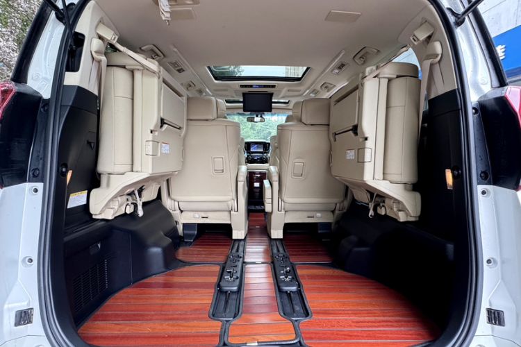 Used Toyota Alphard 2015 3.5L Luxury Edition Interior 8
