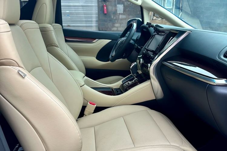 Used Toyota Alphard 2015 3.5L Luxury Edition Interior 8