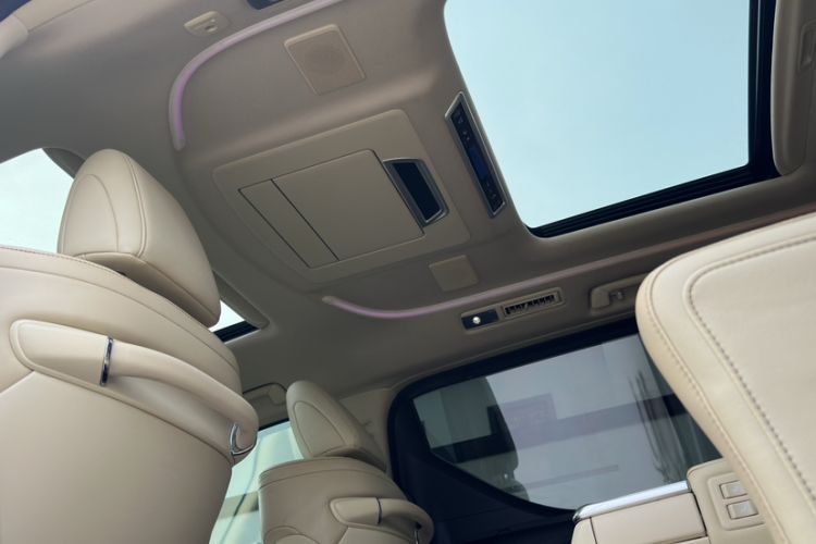 Used Toyota Alphard 2015 3.5L Luxury Edition Interior 8