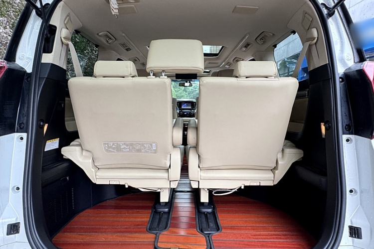 Used Toyota Alphard 2015 3.5L Luxury Edition Interior 9