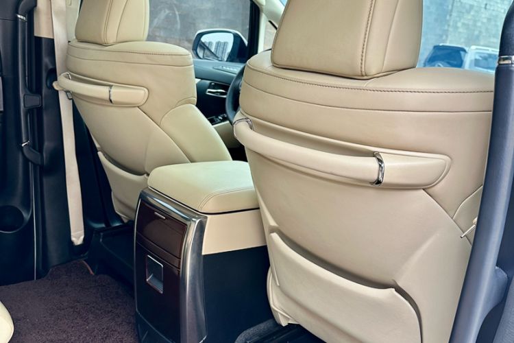 Used Toyota Alphard 2015 3.5L Luxury Edition Interior 9