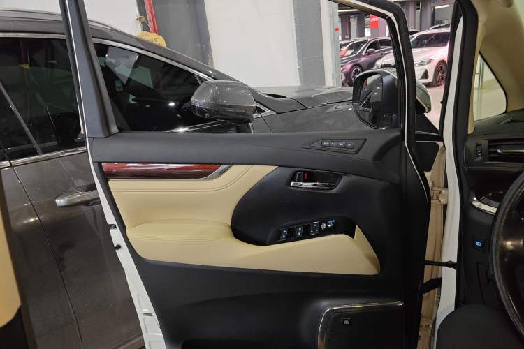 Used Toyota Alphard 2015 3.5L Luxury Edition Left Front Door Interior