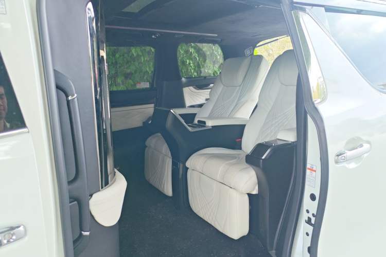 Used Toyota Alphard 2015 3.5L Prestige Edition Left Rear Seat