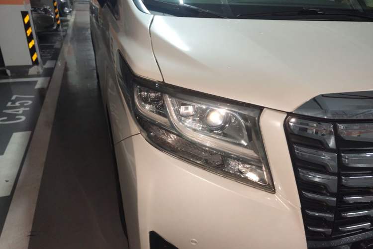 Used Toyota Alphard 2015 3.5L Luxury Edition Right Front Headlight
