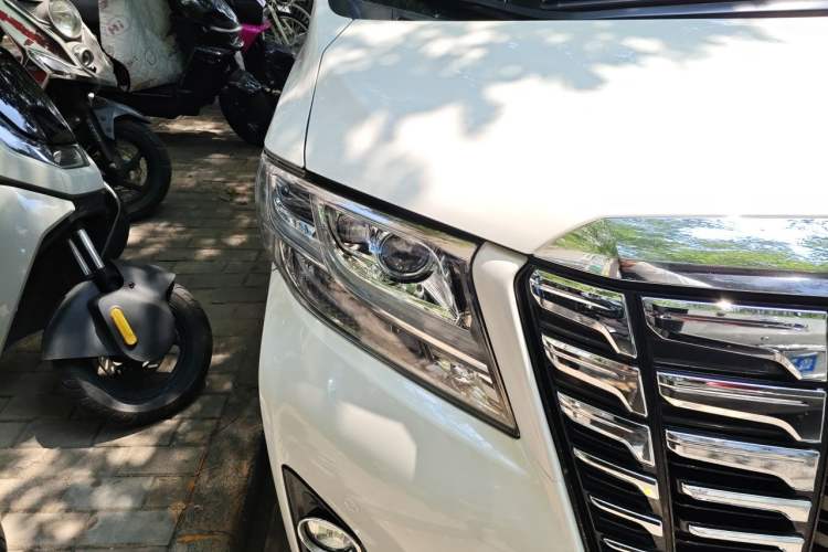 Used Toyota Alphard 2015 3.5L Luxury Edition Right Front Headlight