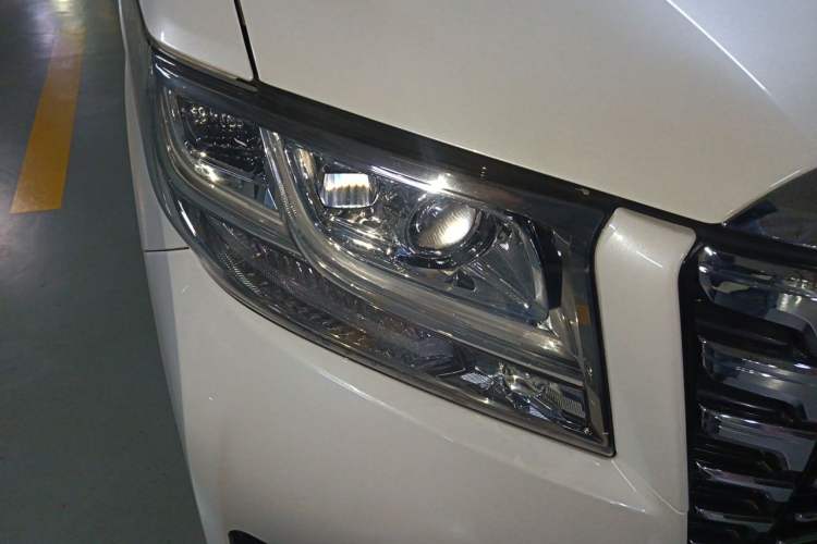 Used Toyota Alphard 2015 3.5L Luxury Edition Right Front Headlight